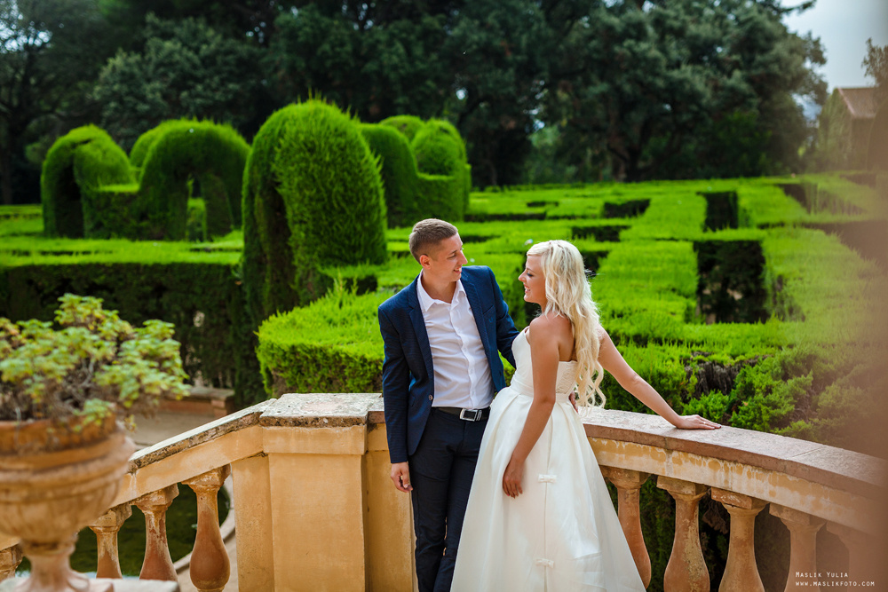 Sesja zdjęciowa w parku w Barcelonie. Fotograf w Barcelonie Hiszpanii Maslik Yulia