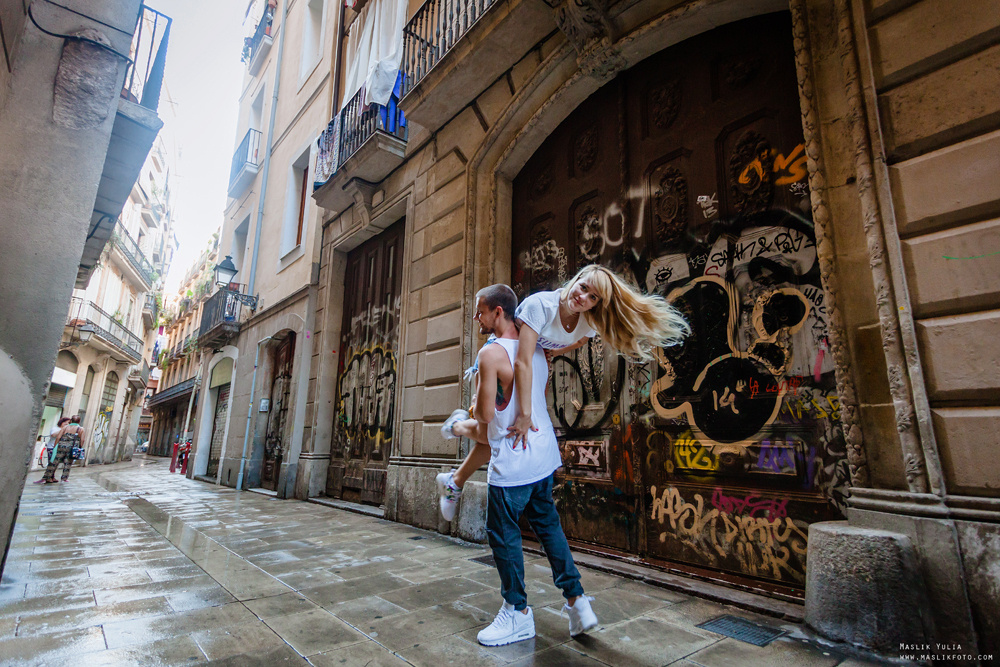 Dynamiczna sesja zdjęciowa w Barcelonie. Fotograf w Barcelonie Hiszpanii Maslik Yulia