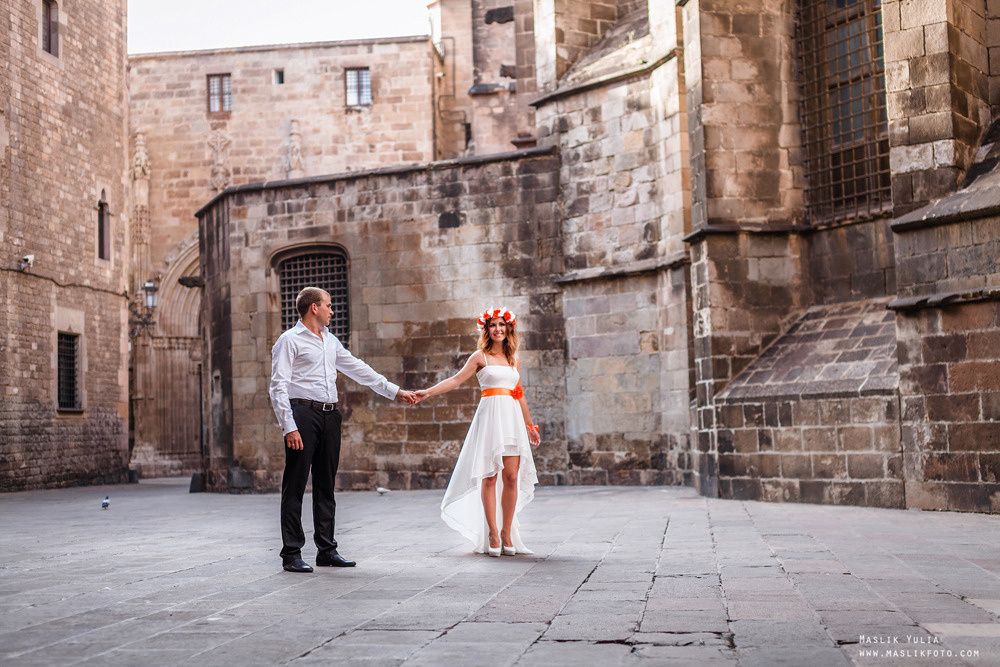 Wedding photo session in Badalona, Spain. Photographer in Barcelona Spain Maslik Yulia