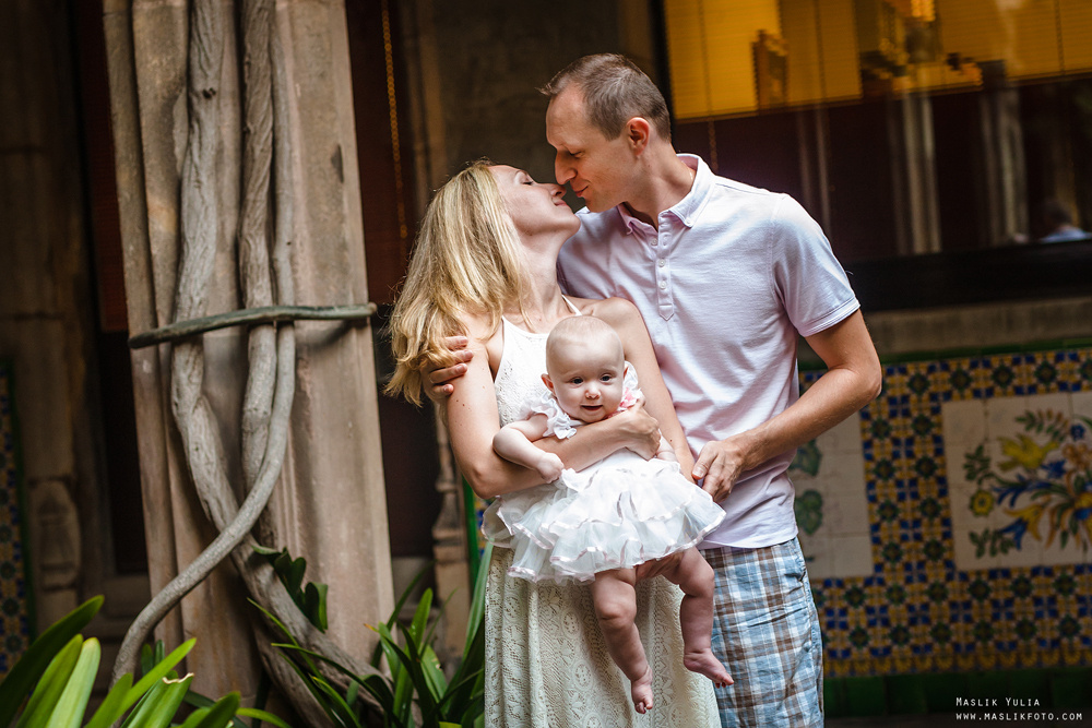 Летняя семейная фотосессия в Барселоне. Фотограф в Барселоне Испании Маслик Юлия