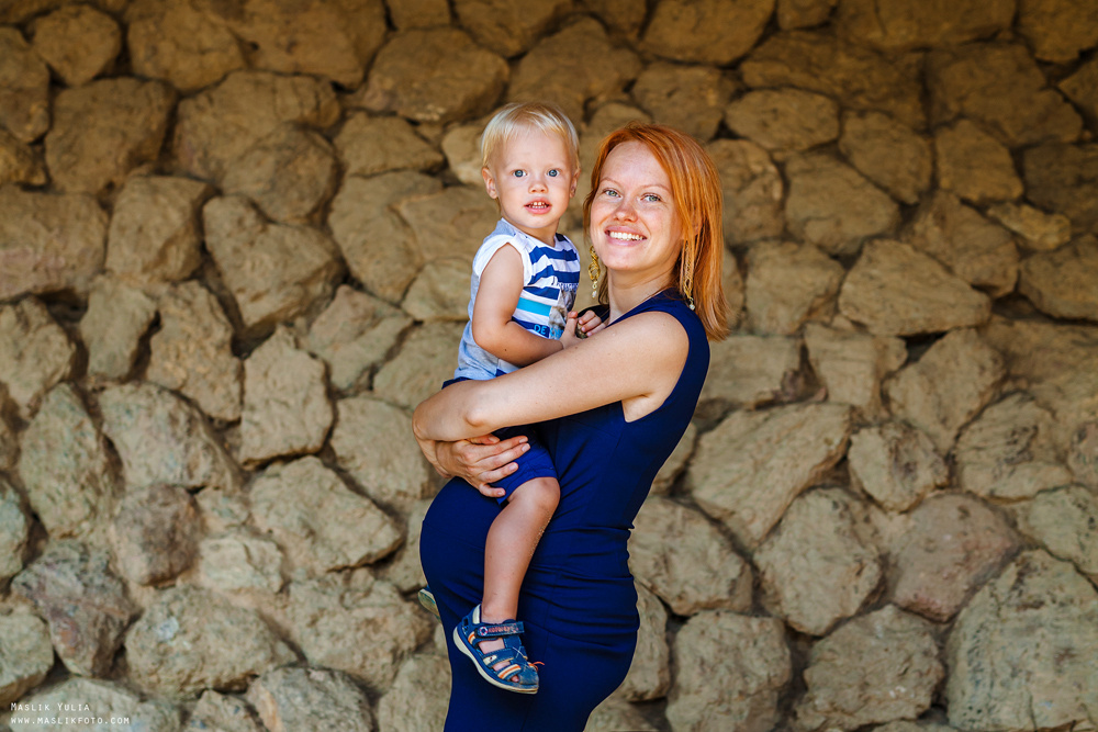 Pregnancy photo shoot in Park Guell. Photographer in Barcelona Spain Maslik Yulia