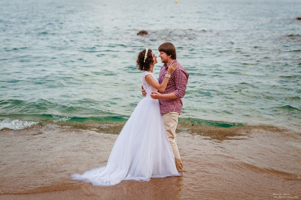 Wedding photo session in Lloret de Mar. Photographer in Barcelona Spain Maslik Yulia