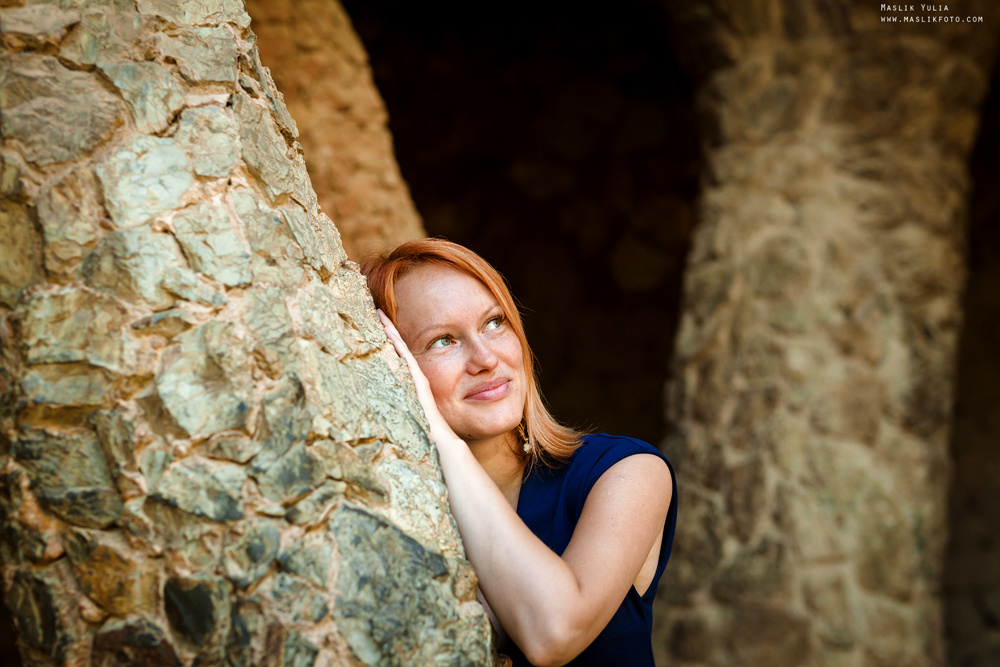 Pregnancy photo shoot in Park Guell. Photographer in Barcelona Spain Maslik Yulia