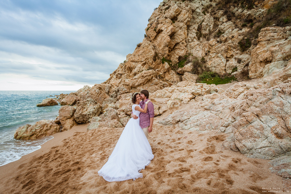 Wedding photo session in Lloret de Mar. Photographer in Barcelona Spain Maslik Yulia
