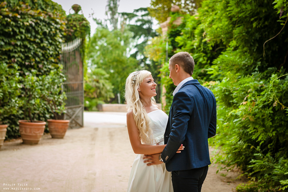 Sesja zdjęciowa w parku w Barcelonie. Fotograf w Barcelonie Hiszpanii Maslik Yulia