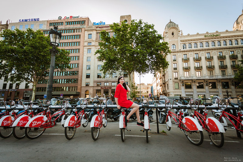 Elegante sesión de fotos en el puerto de Barcelona. Fotógrafo en Barcelona  Maslik Yulia
