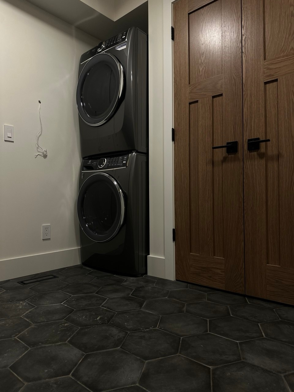 Laundry. Moroz Building Solutions LTD