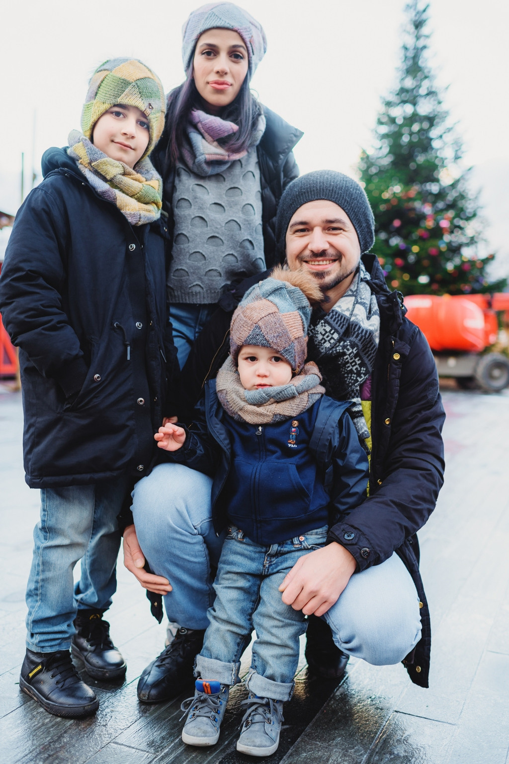 SABINA, NEBOJSA, PHILIPP AND KEMRAN | CHRISTMAS FAMILY PHOTOSHOOT | ZÜRICH. HOME