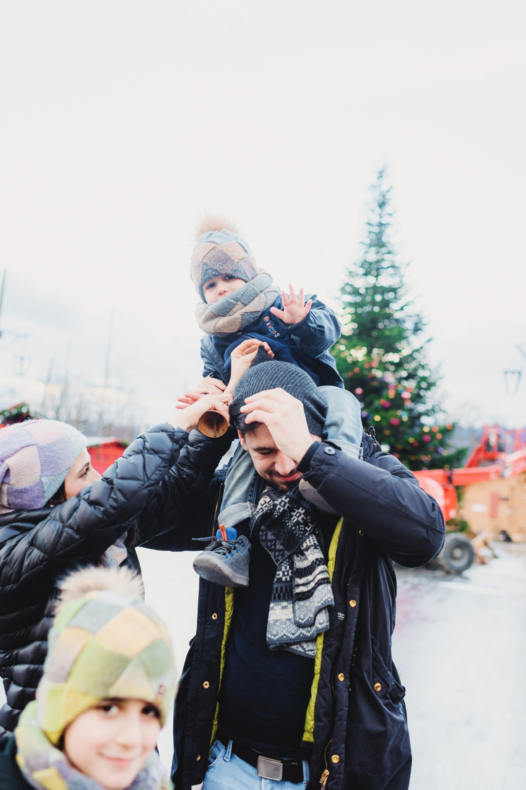 SABINA, NEBOJSA, PHILIPP AND KEMRAN | CHRISTMAS FAMILY PHOTOSHOOT | ZÜRICH. HOME