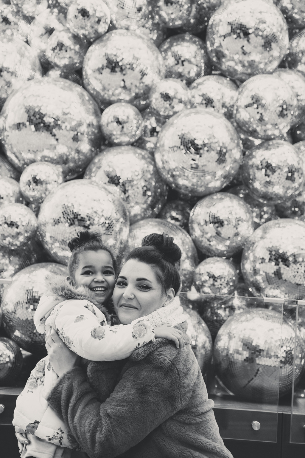 JESSICA AND MIA | FAMILY PHOTOSHOOT | ZÜRICH. HOME