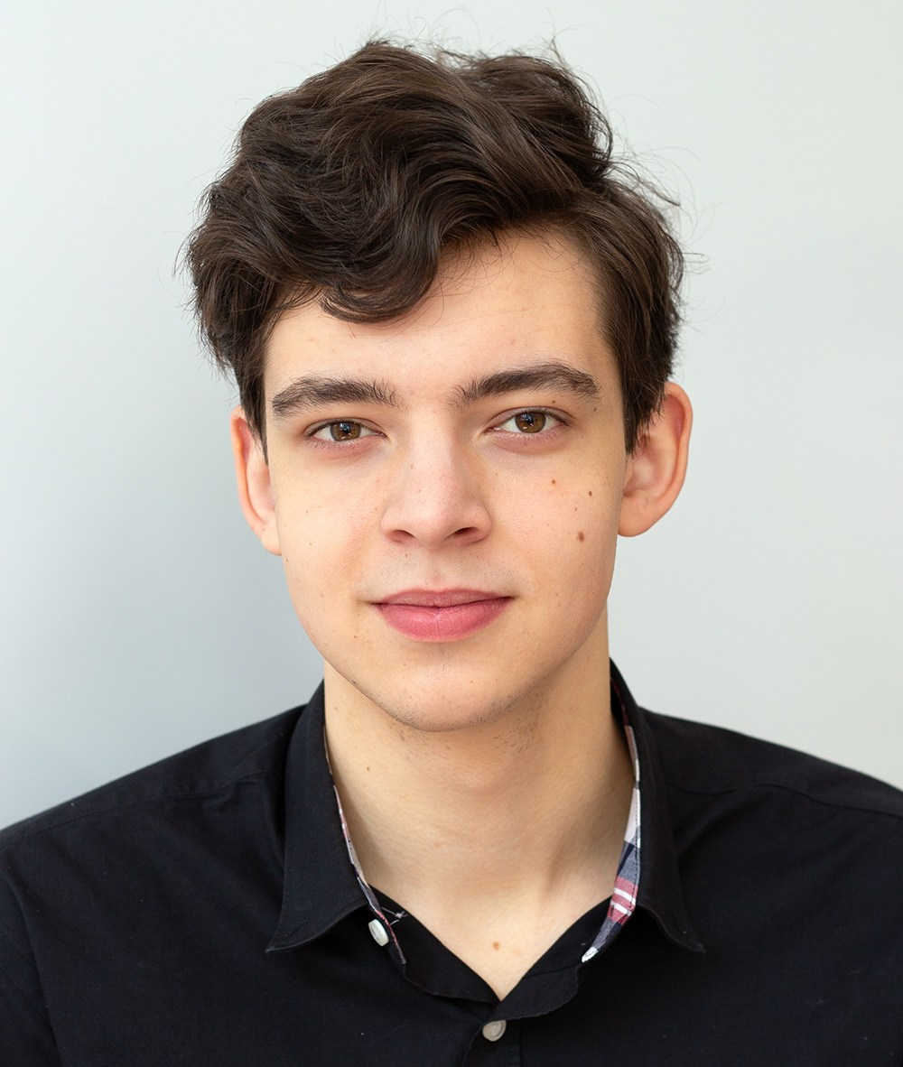 LinkedIn Photoshoot. YuAnna studio. Family & Kids Photographer in Seattle area, located in