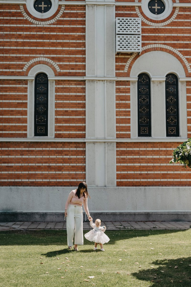 Verino krstenje / Crkva Rodjenja Presvete Bogorodice, Batajnica. Deciji i porodicni fotograf u Beogradu Oksana Skendzic