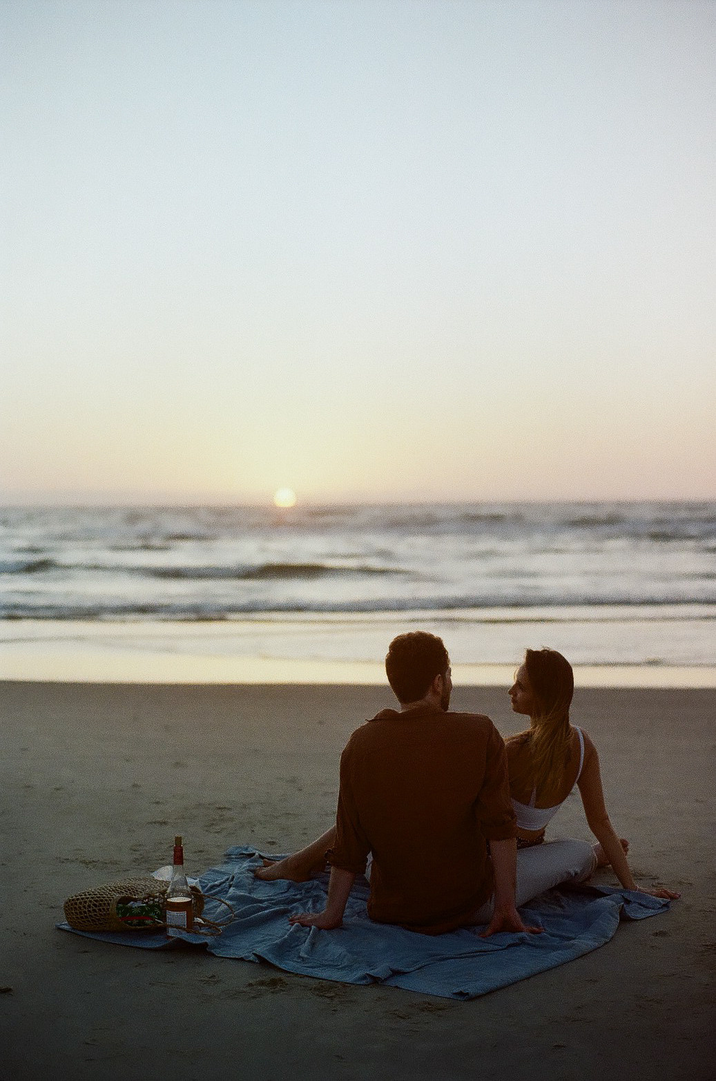 Dasha & Jessie. Film photographer