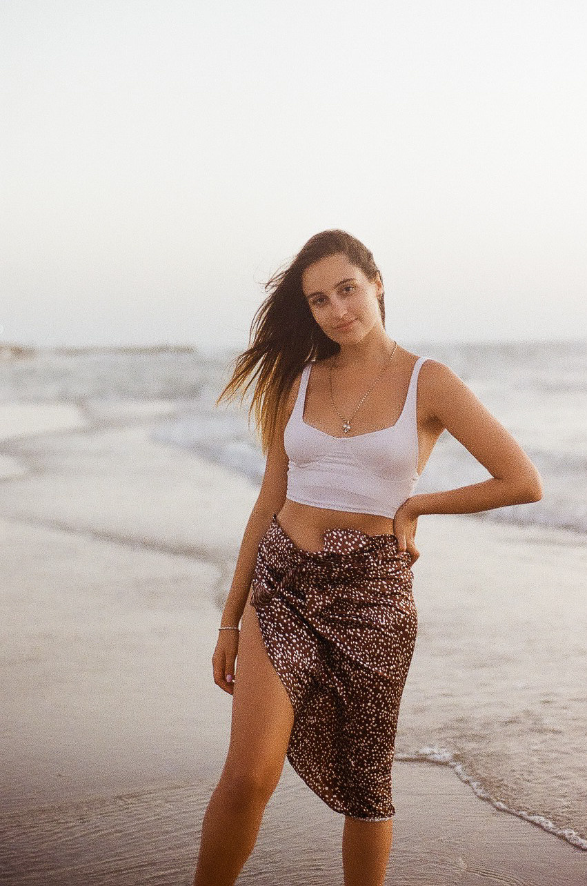 Dasha & Jessie. Film photographer