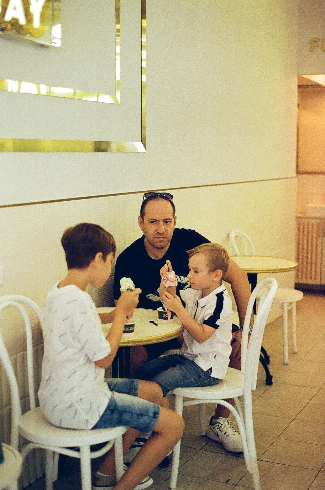 Анна с семьей. Film photographer