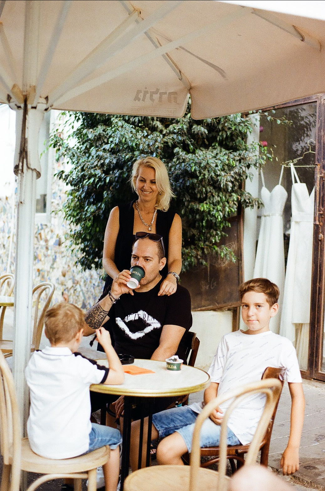 Анна с семьей. Film photographer