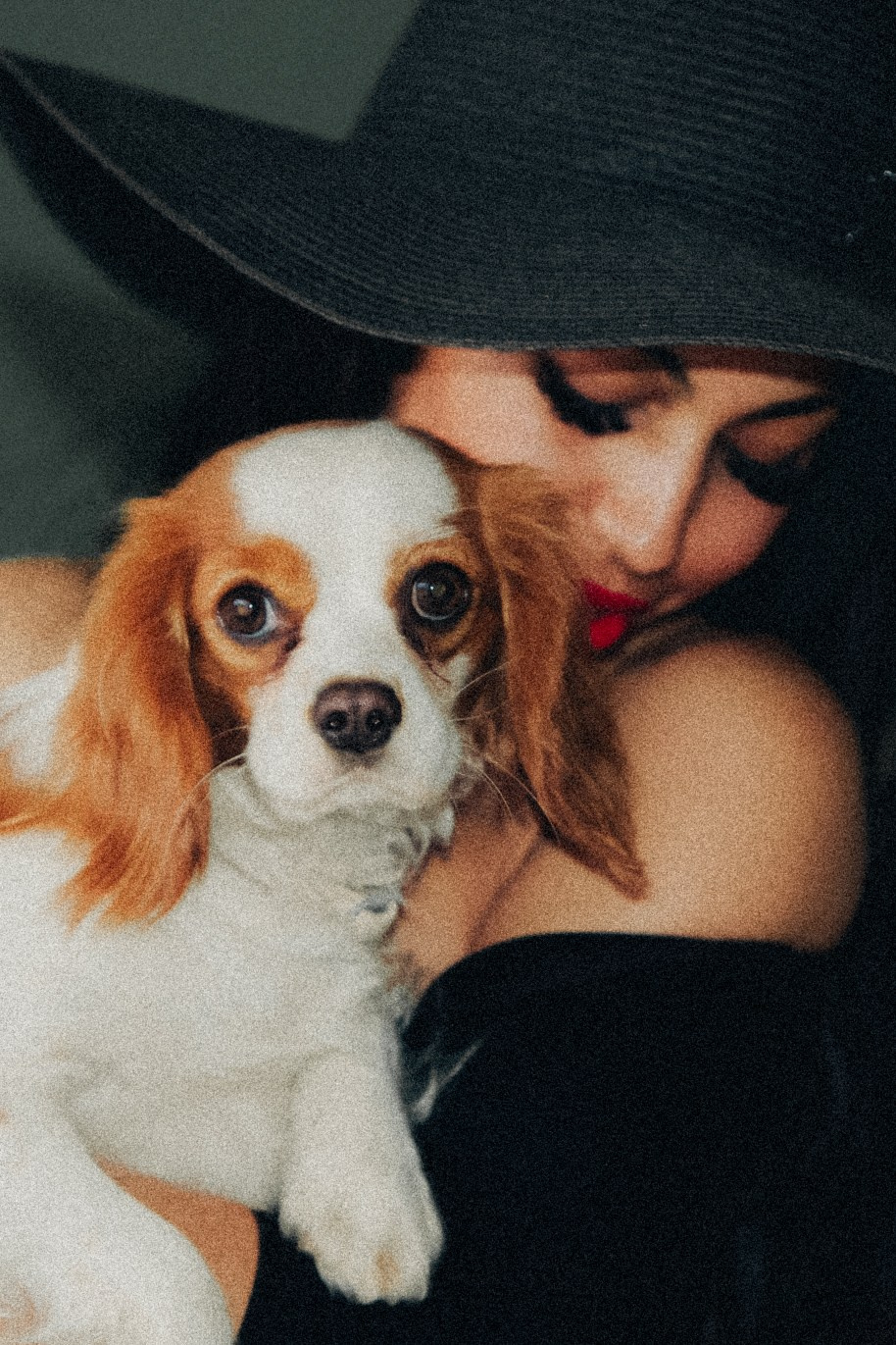 Girls meeting. Portrait photographer in Europe. Aurora Balear in Balearic Islands, woman portrait photographer. Work in Spain