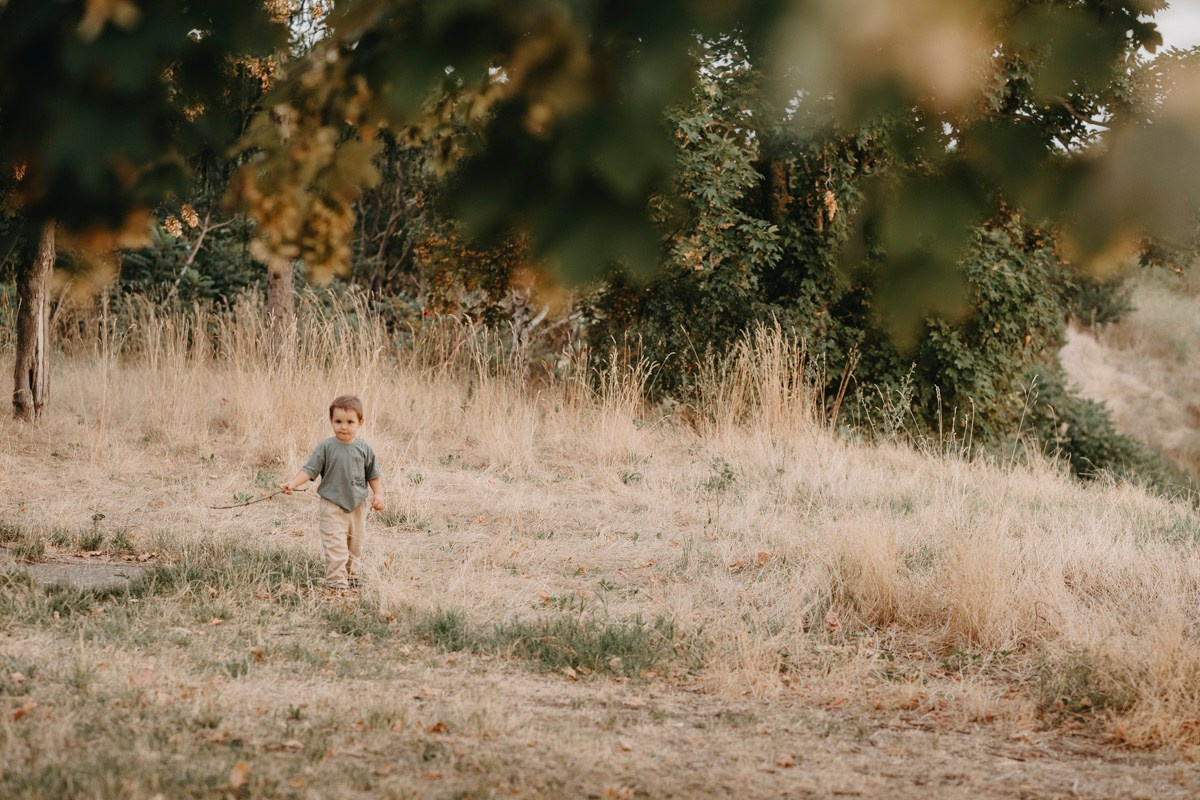 Dijana, Relja i Teo / porodicno fotografisanje napolju. Deciji i porodicni fotograf u Beogradu Oksana Skendzic