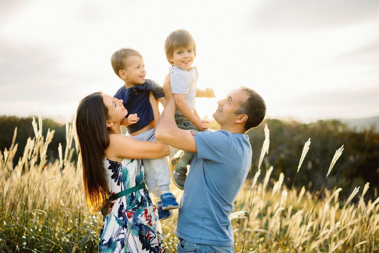 SUNSET FAMILY SESSION. Wedding Photography & Videography Team in California, Los Angeles, San Francisco, San Diego and Travel