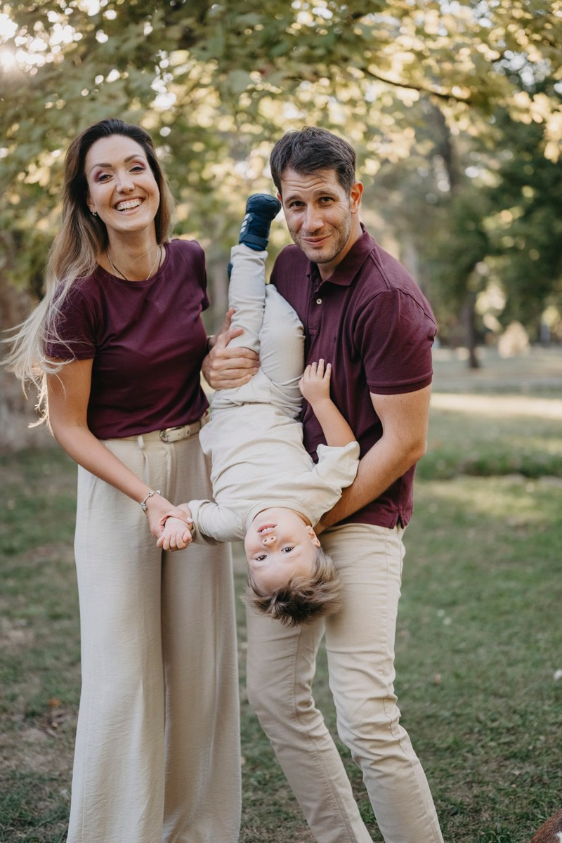 Aleksandra, Lazar, Marin i Leo / porodicno fotografisanje napolju. Deciji i porodicni fotograf u Beogradu Oksana Skendzic