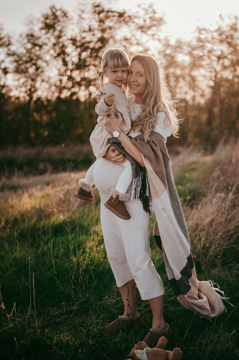 Milena / trudnicko fotografisanje sa porodicom. Deciji i porodicni fotograf u Beogradu Oksana Skendzic