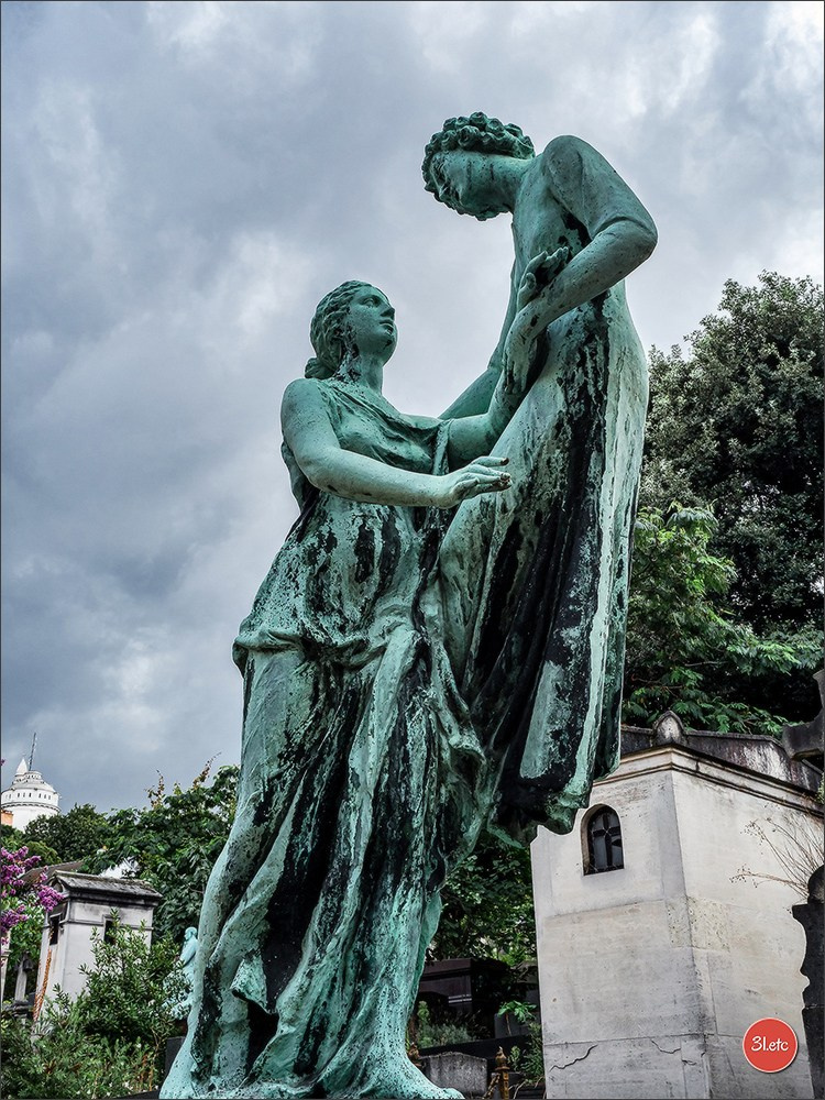 Saint-Vensant cemetery in Paris near Montmartre. Photographe à Strasbourg | Portraits, Studio, Enfants, Événements