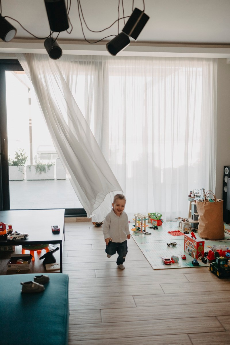 Fotografisanje bebe kod kuce — Milana, Milos, Marko i Mila. Deciji i porodicni fotograf u Beogradu Oksana Skendzic