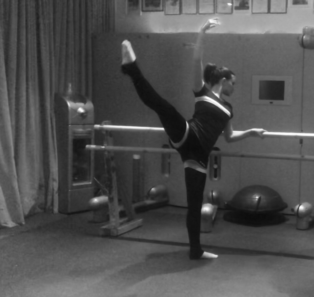 Преподаватель танцев, учитель танцев, Уроки классического балета, растяжки, восточного танца, классического танца, народного танца, основы балета, постановка корпуса для танца, индивидуальные занятия, растяжка, стретчинг, Люксембург