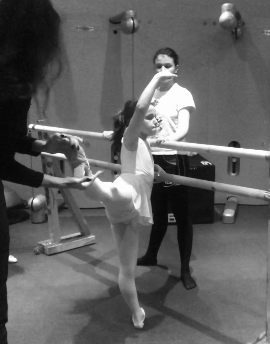 L'école des danses, Le maître de danse, professeur des danses, Les leçons le ballet classique, stretching,  danse orientale, danse classique, danse populaire, les fondements du ballet, la mise en scène du châssis pour la danse, leçons individuelles,  Школа танцев в Люксембурге, Преподаватель танцев, учитель танцев, Уроки классического балета, растяжки, восточного танца, классического танца, народного танца, основы балета, постановка корпуса для танца.