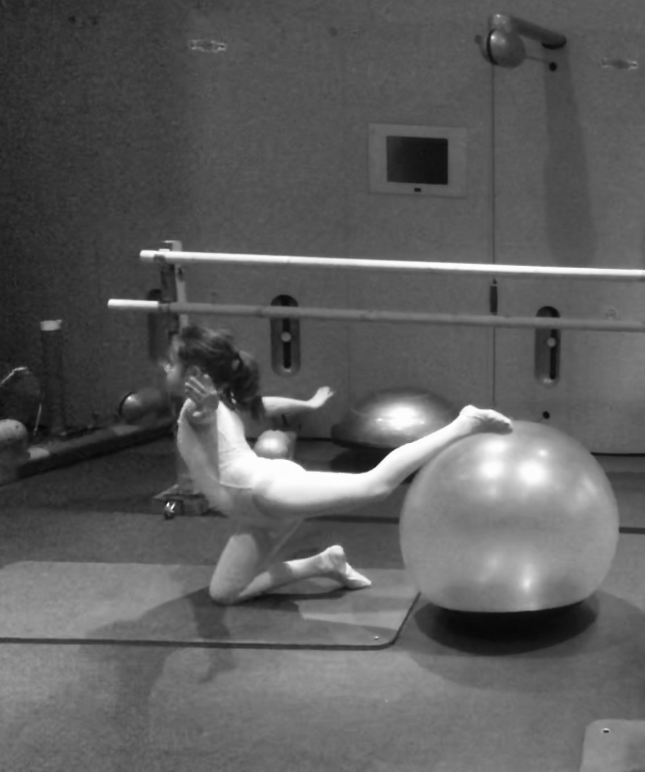 L'école des danses, Le maître de danse, professeur des danses, Les leçons le ballet classique, stretching,  danse orientale, danse classique, danse populaire, les fondements du ballet, la mise en scène du châssis pour la danse, leçons individuelles,  Школа танцев в Люксембурге, Преподаватель танцев, учитель танцев, Уроки классического балета, растяжки, восточного танца, классического танца, народного танца, основы балета, постановка корпуса для танца.