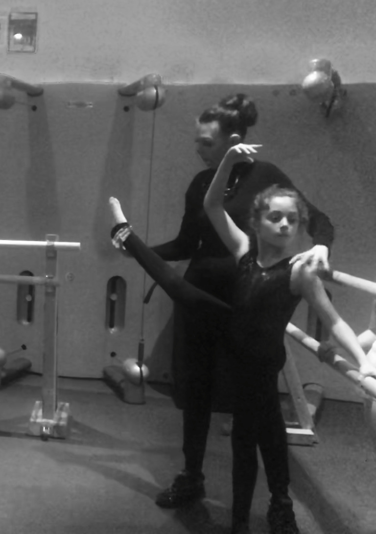 Преподаватель танцев, учитель танцев, Уроки классического балета, растяжки, восточного танца, классического танца, народного танца, основы балета, постановка корпуса для танца, индивидуальные занятия, растяжка, стретчинг, Люксембург