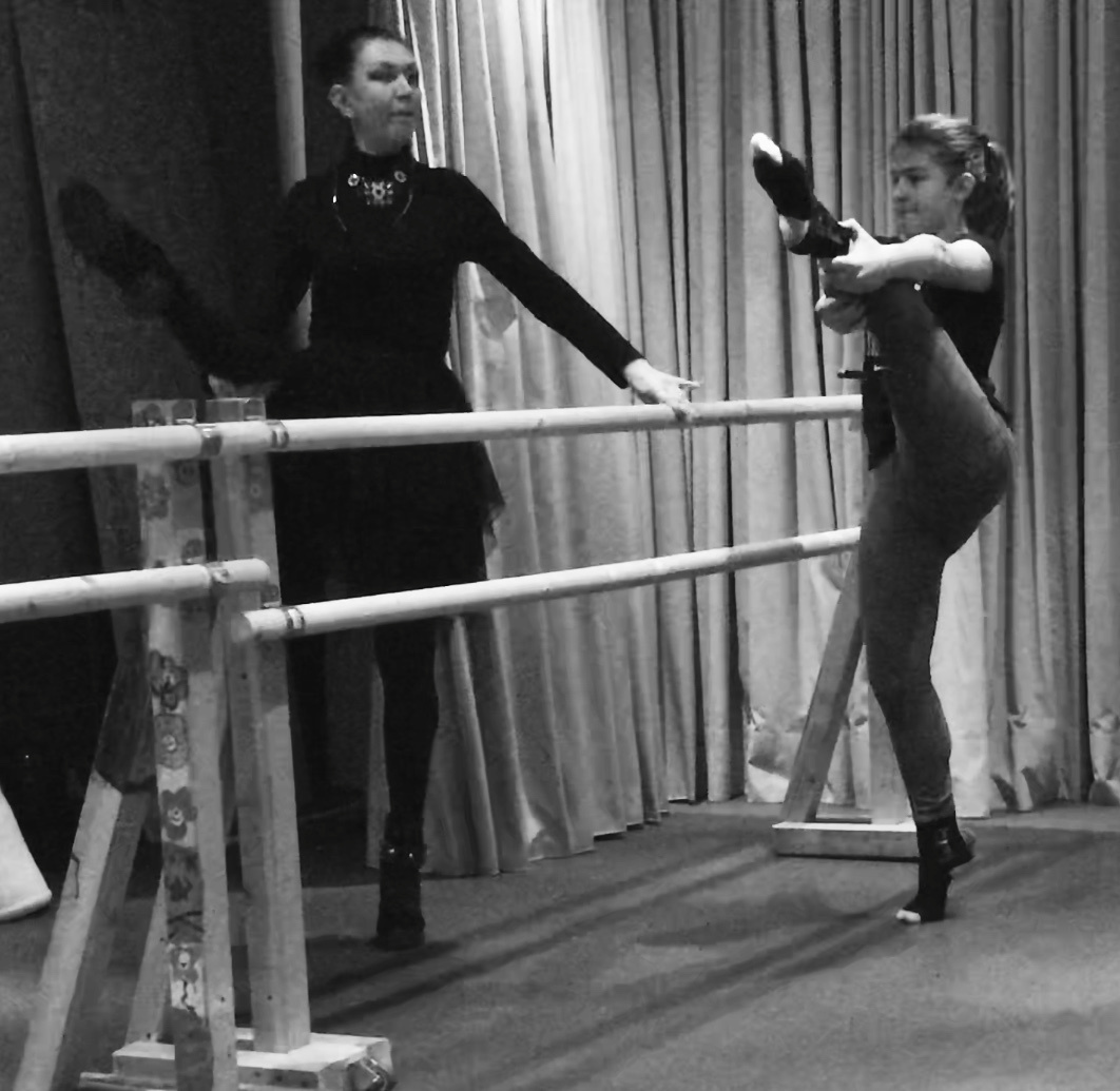 Преподаватель танцев, учитель танцев, Уроки классического балета, растяжки, восточного танца, классического танца, народного танца, основы балета, постановка корпуса для танца, индивидуальные занятия, растяжка, стретчинг, Люксембург