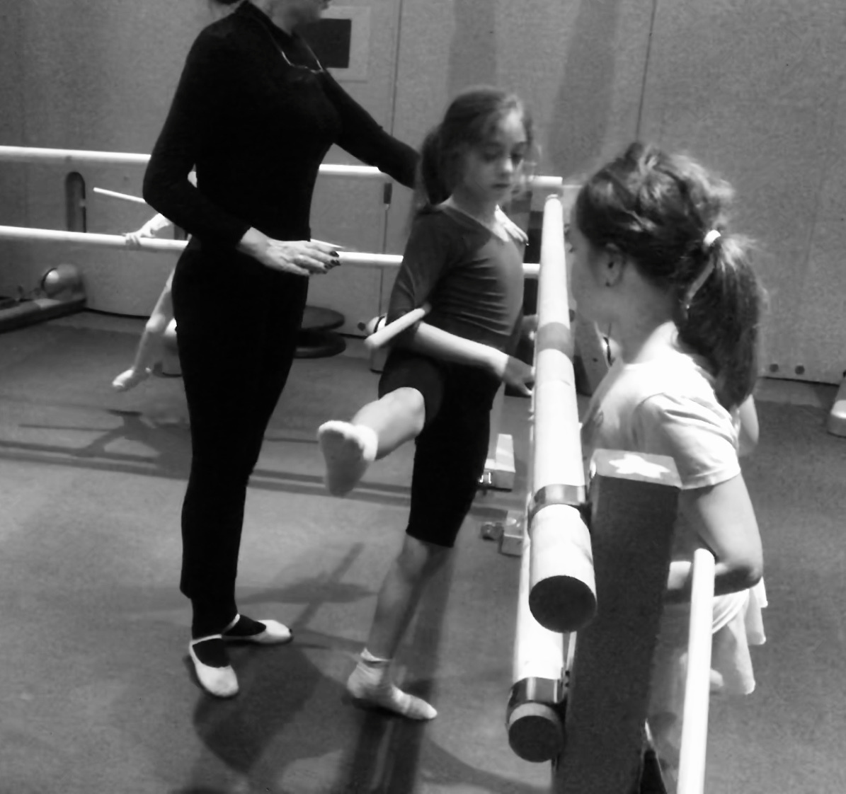 L'école des danses, Le maître de danse, professeur des danses, Les leçons le ballet classique, stretching,  danse orientale, danse classique, danse populaire, les fondements du ballet, la mise en scène du châssis pour la danse, leçons individuelles,  Школа танцев в Люксембурге, Преподаватель танцев, учитель танцев, Уроки классического балета, растяжки, восточного танца, классического танца, народного танца, основы балета, постановка корпуса для танца.