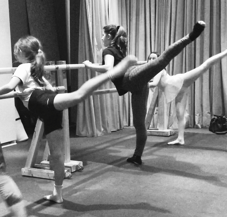 Преподаватель хореографии в Люксембурге, индивидуальные занятия по кла. Милок и Кирок это позитивные и реальные персоны из Люксембурга, много