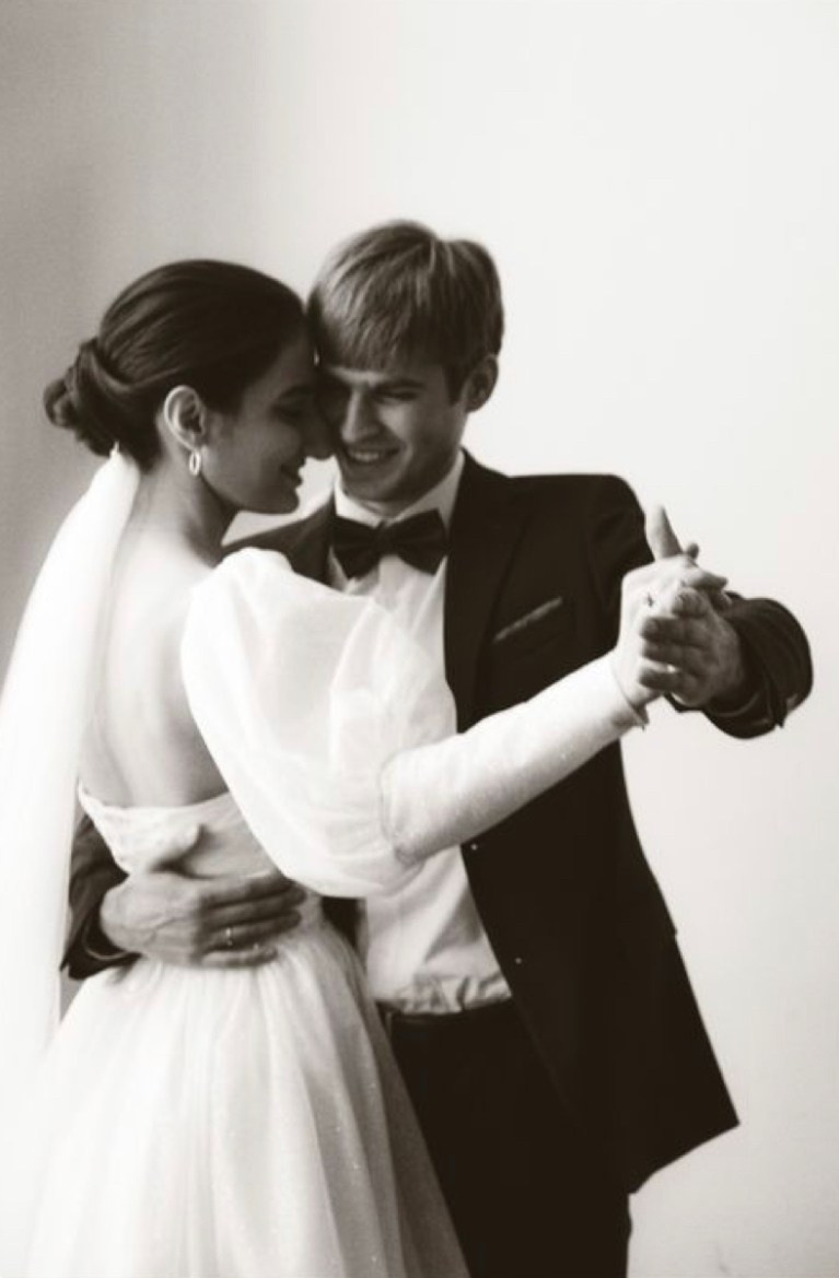 Posa di base per un servizio fotografico di coppia