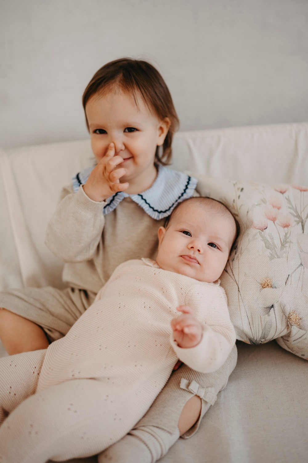 Mamine i bakine Masa i Nadja. Deciji i porodicni fotograf u Beogradu Oksana Skendzic