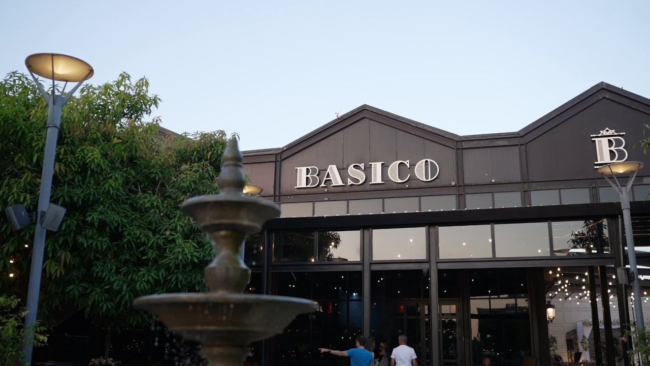 VIA / BASICO. Wedding and events photographers Studio Shalom