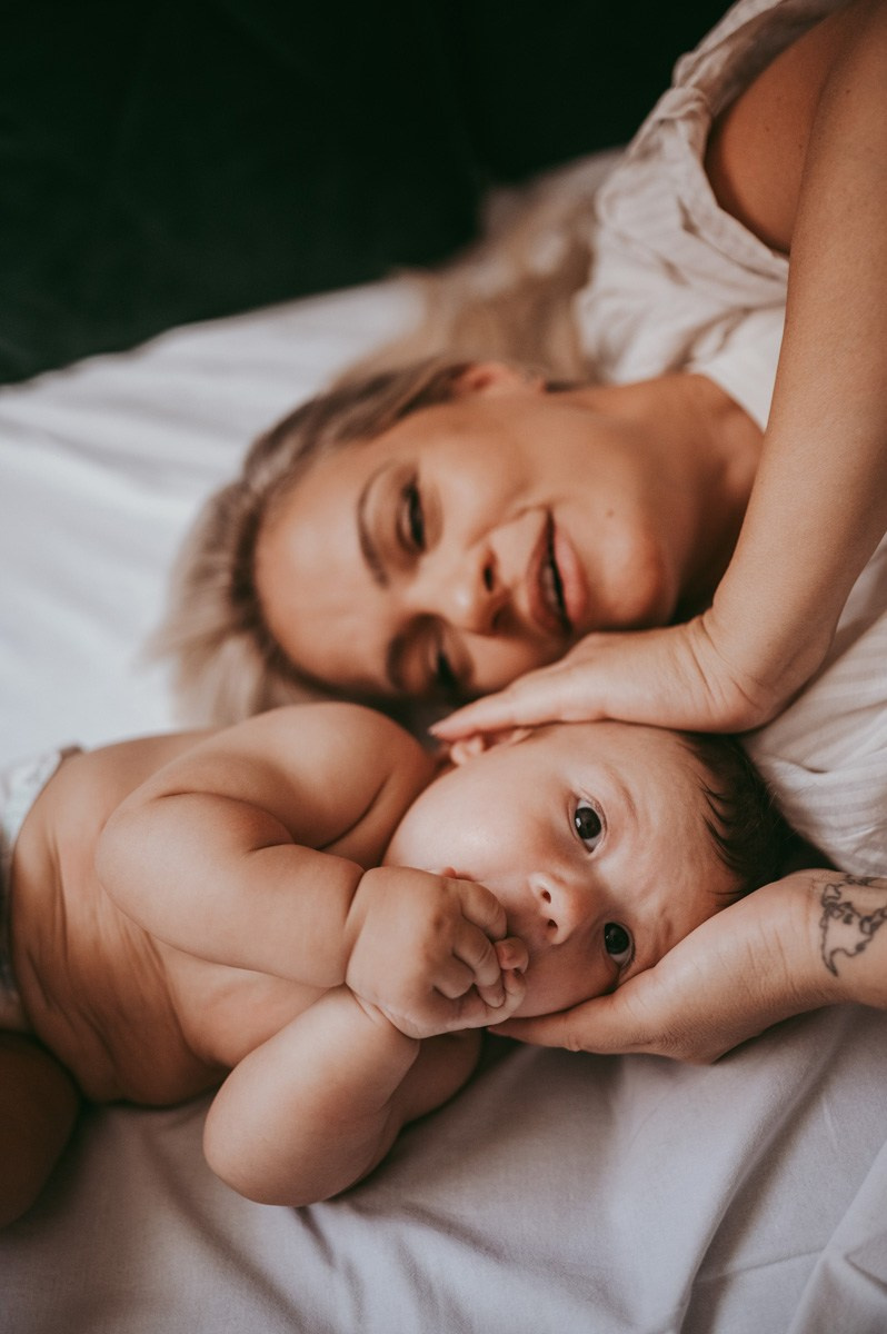 fotografisanje beba kod kuce, porodicno fotografisanje, fotografisanje dece, mama i beba, prve dane sa bebom, kozmetika za bebe, poklon za decu, soba za bebu, decija garderoba, majcinstvo, nega novorodjenceta, priprema za porodjaj, nega beba, dojenje