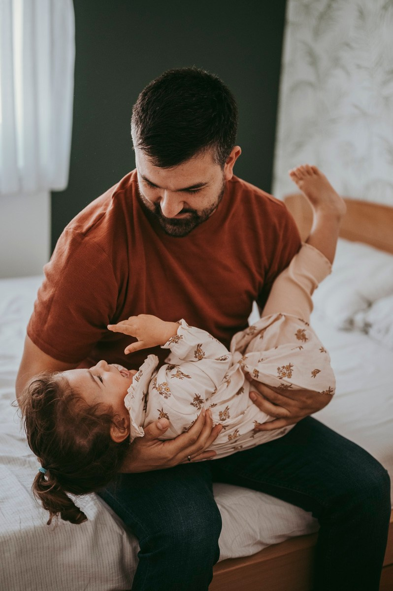 Katarina, Dejan, Petra i Julija / porodicno fotografisanje kod kuce. Deciji i porodicni fotograf u Beogradu Oksana Skendzic