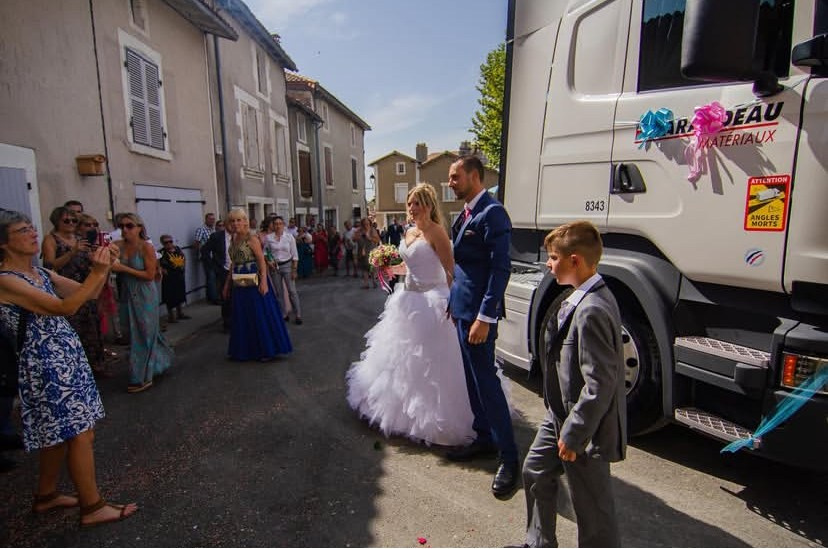 Julie & Denis | Mariage style Scania. Photo studio “Partage ton bonheur” — Family photographer near Châtellerault, Poitiers, and Tours