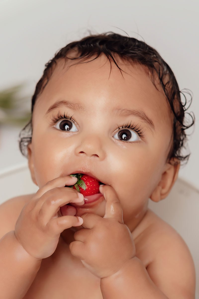 Cakesmash Fotoshooting total Erdbeerisch. Neugeborenenfotografie, Babyfotografie in Düsseldorf und Umgebung