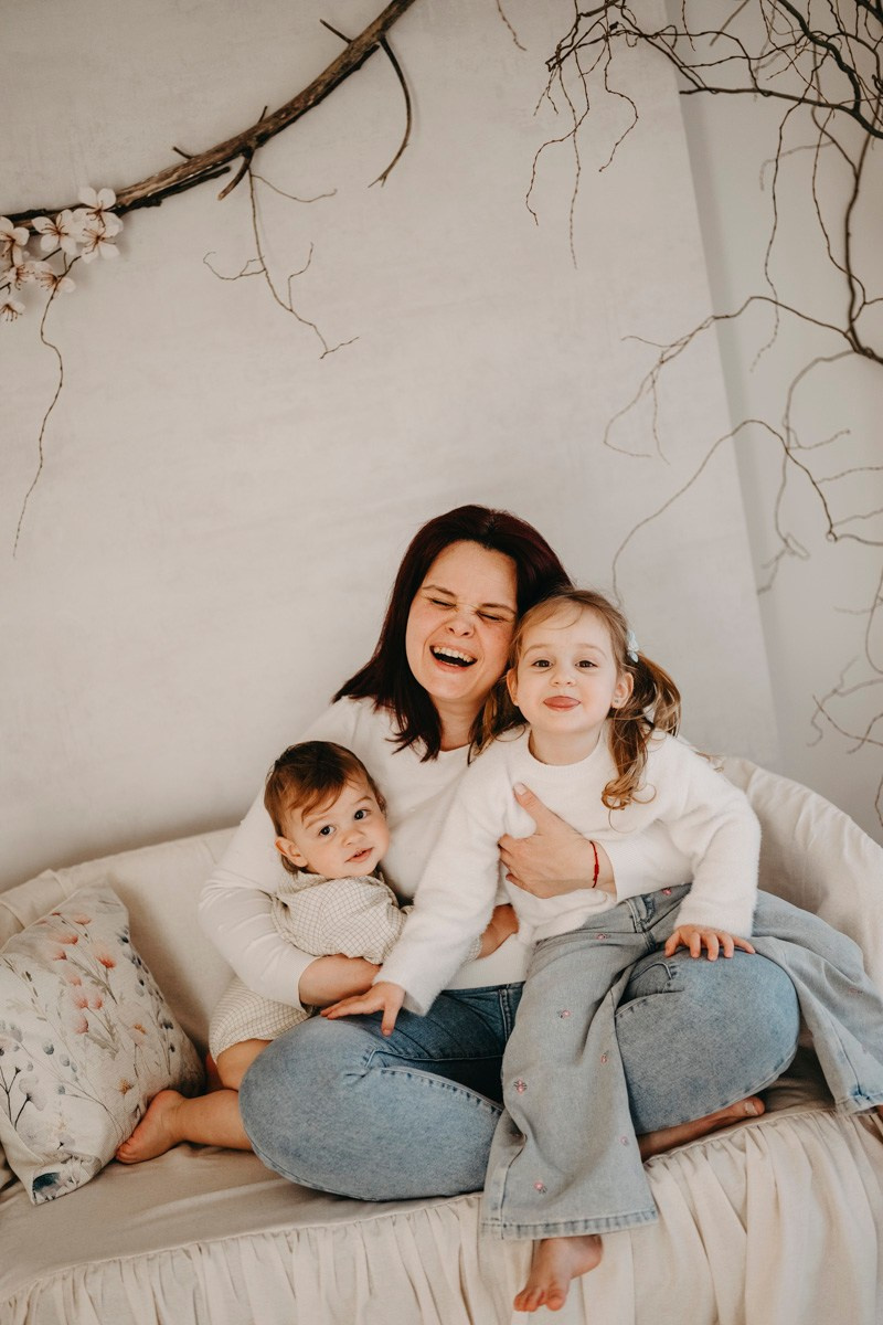 Miljana, Danka i Ilija — fotografisanje MAMINO. Deciji i porodicni fotograf u Beogradu Oksana Skendzic