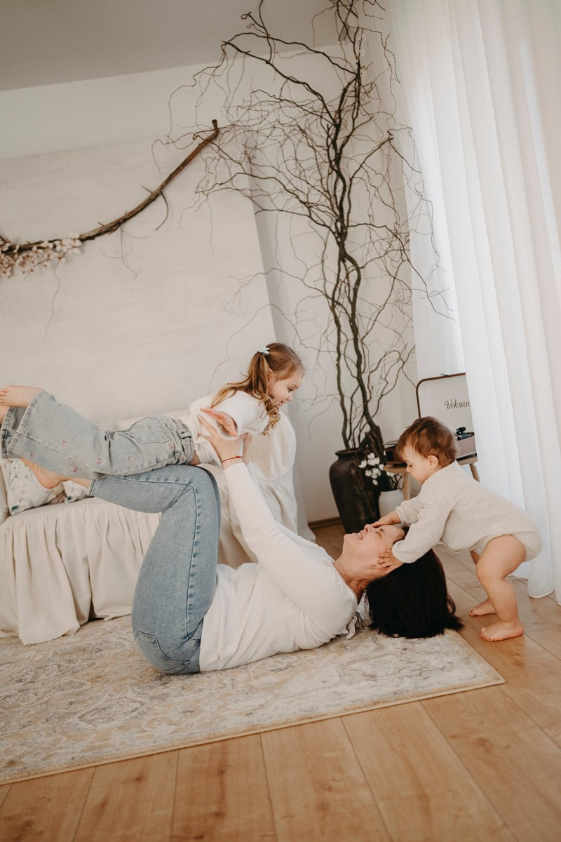 Miljana, Danka i Ilija — fotografisanje MAMINO. Deciji i porodicni fotograf u Beogradu Oksana Skendzic