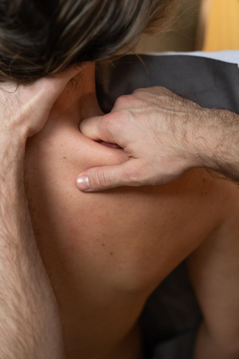 Rückenmassage Köln – Verspannungen lösen & Entspannung. Wellnessmassage & Massage Köln – Entspannung, Rückenmassage & Aromaölmassage