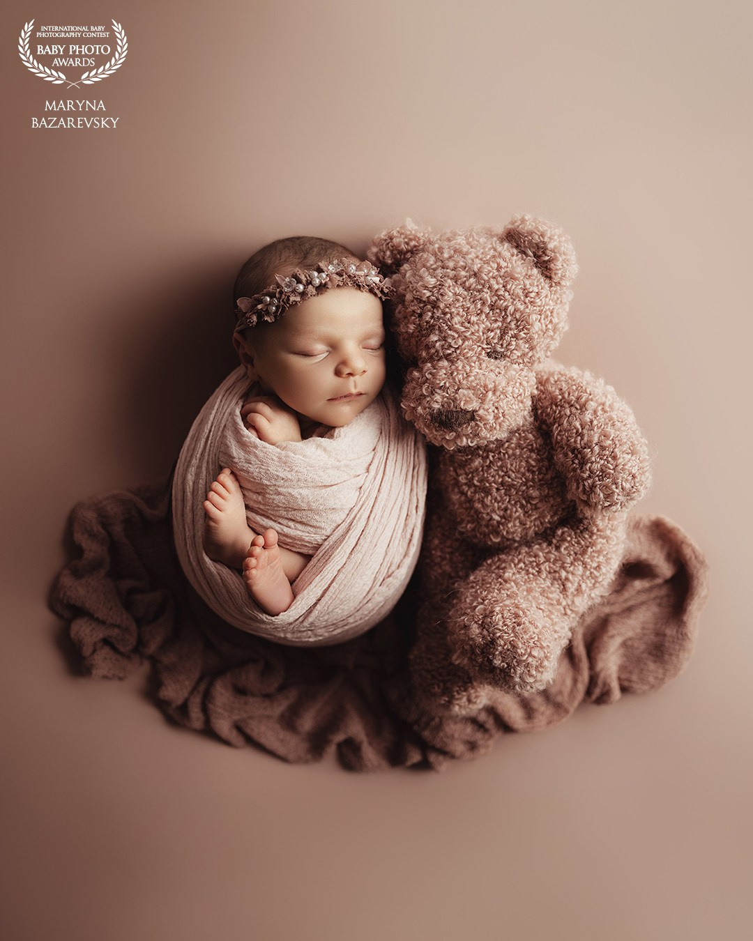 Newborn Classic. Newborn, kids, family photographer based near Zurich, Switzerland