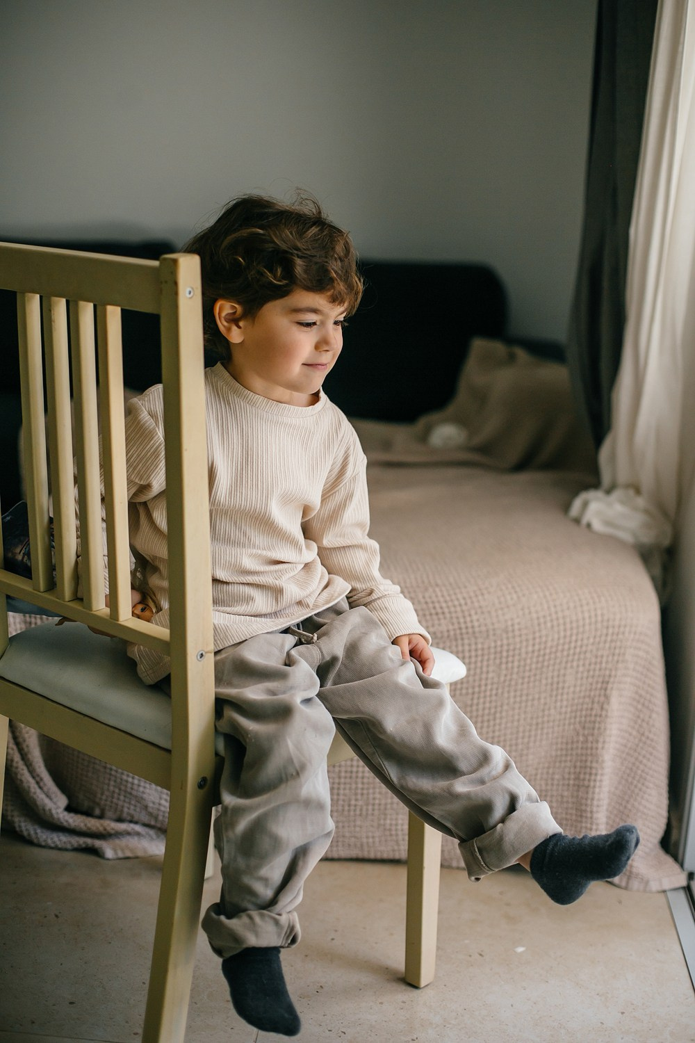 Mom&daughter at home. Family photographer in Israel