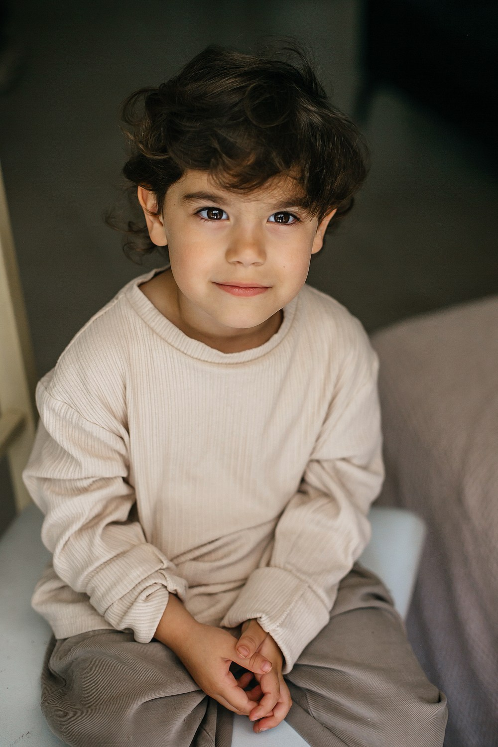 Mom&daughter at home. Family photographer in Israel