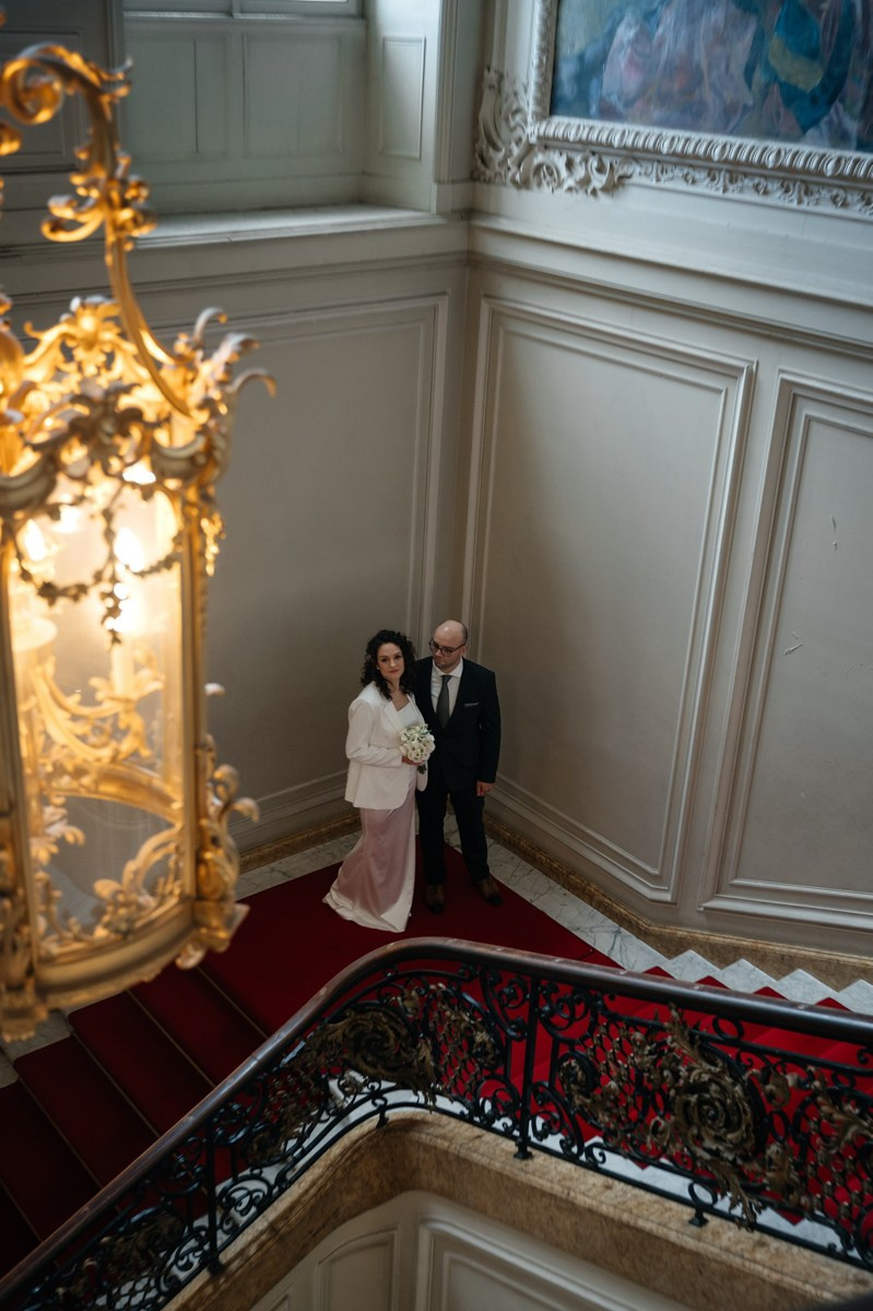 couple on stairs of Schloss Philippsruhe