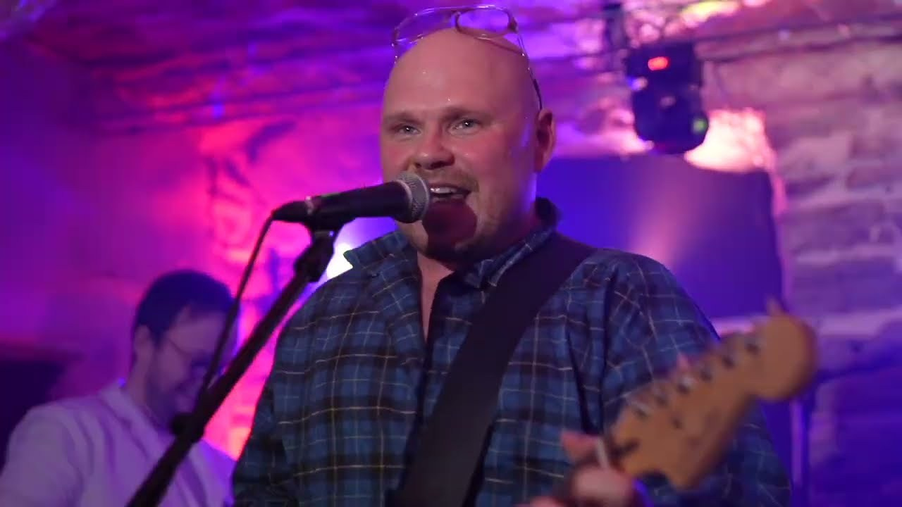 КЛИПЫ. Лысый и Браззерсы это лучшая кавер-группа из Таллинна