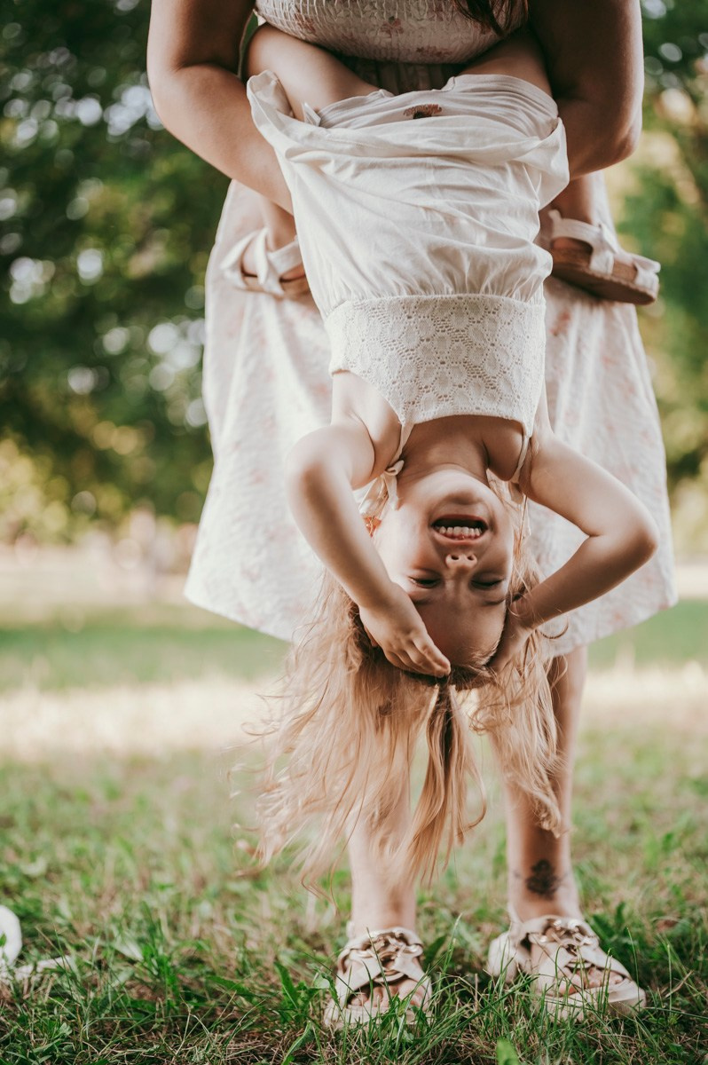 Kristina, Milos i Kalina / porodicno fotografisanje u prirodi. Deciji i porodicni fotograf u Beogradu Oksana Skendzic